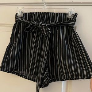 Tie waist shorts elastic waistband size xsmall